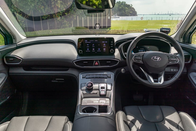 mReview: Hyundai Santa Fe Hybrid - The Gentle Giant, photo 6