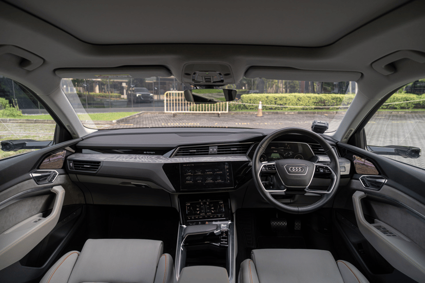 Editors%2 Fimages%2 F1640305931385 Etron+Interior