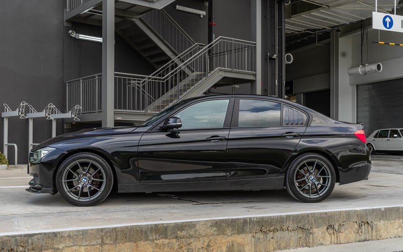 Motorist Car Buyer's Guide: BMW 320i EfficientDynamics, photo 4