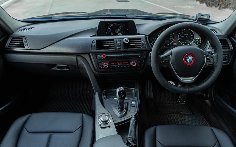 Motorist Car Buyer's Guide: BMW 320i EfficientDynamics, photo 5