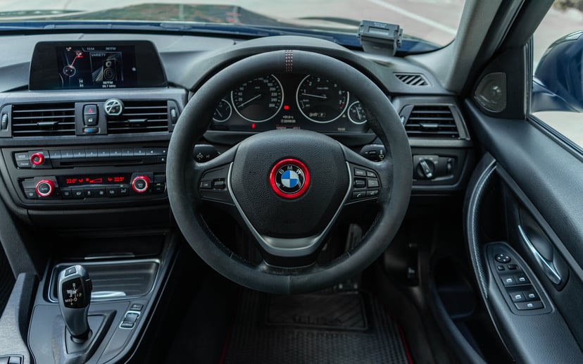Motorist Car Buyer's Guide: BMW 320i EfficientDynamics, photo 6