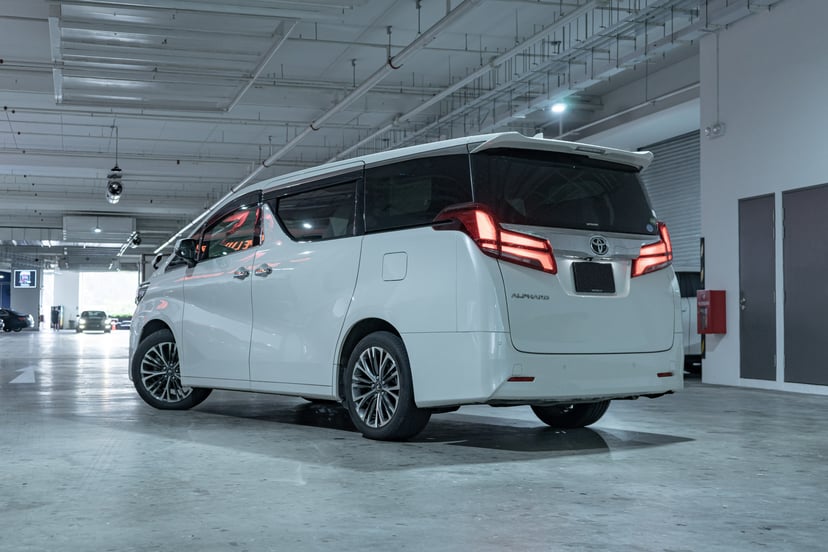 Motorist Car Buyer's Guide: Toyota Alphard 8-seater, photo 2