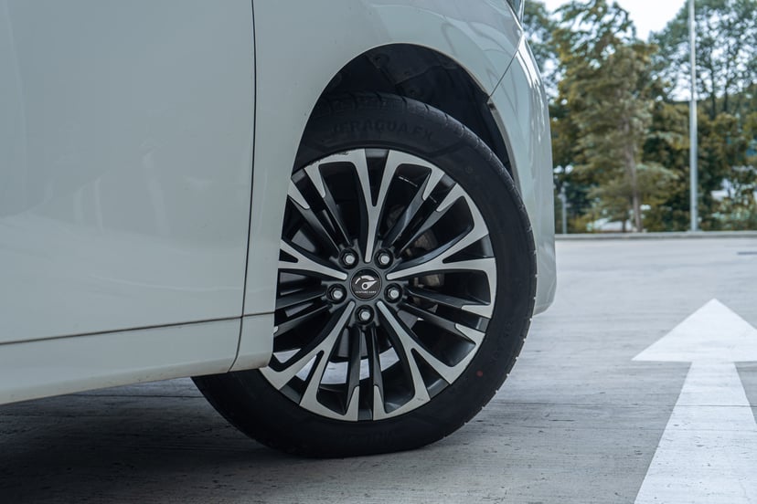 Motorist Car Buyer's Guide: Toyota Alphard 8-seater, photo 3