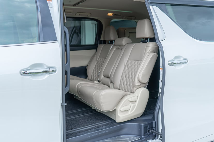 Motorist Car Buyer's Guide: Toyota Alphard 8-seater, photo 4