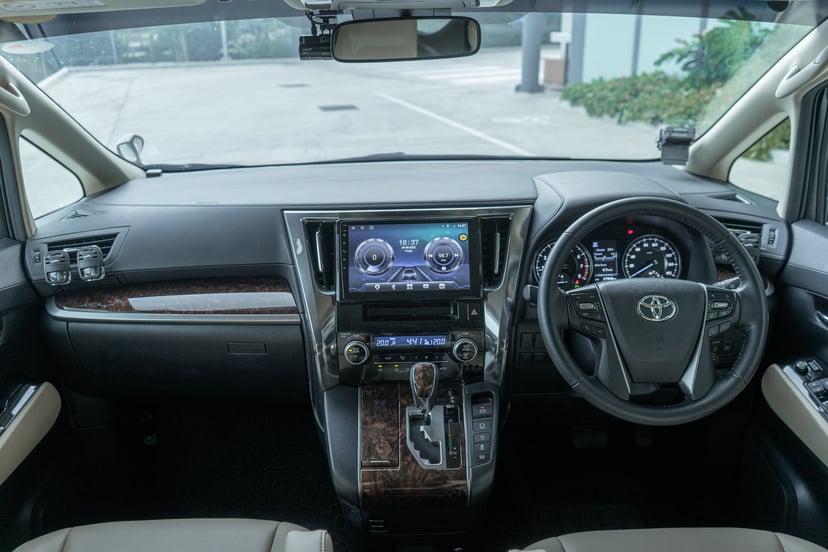 Motorist Car Buyer's Guide: Toyota Alphard 8-seater, photo 5