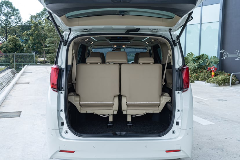 Motorist Car Buyer's Guide: Toyota Alphard 8-seater, photo 7