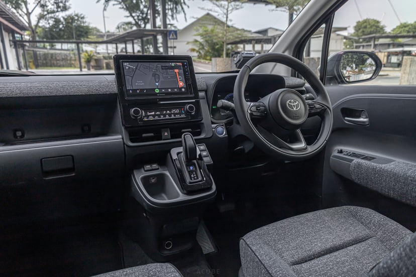 mReview: 2022 Toyota Sienta - A Sienta, But Not a Siesta, photo 2