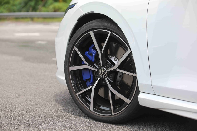 mReview: Volkswagen Golf R – The Hottest Of Hatches, photo 4