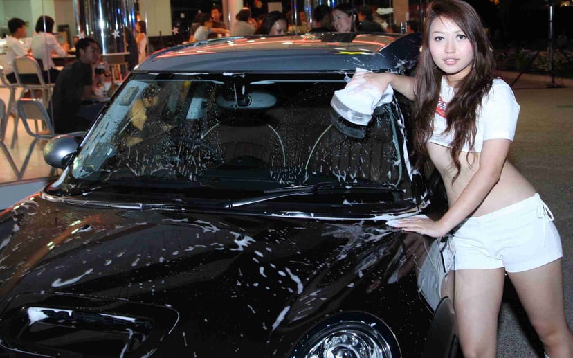Motormouth Working At The Car Wash Girl