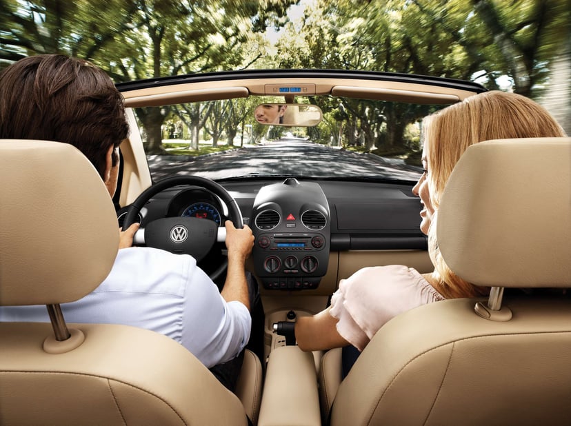 Editors%2 Fimages%2 F1707823032232 Vw+Beetle+Cabrio+Us+Couple+Cruising Fotor