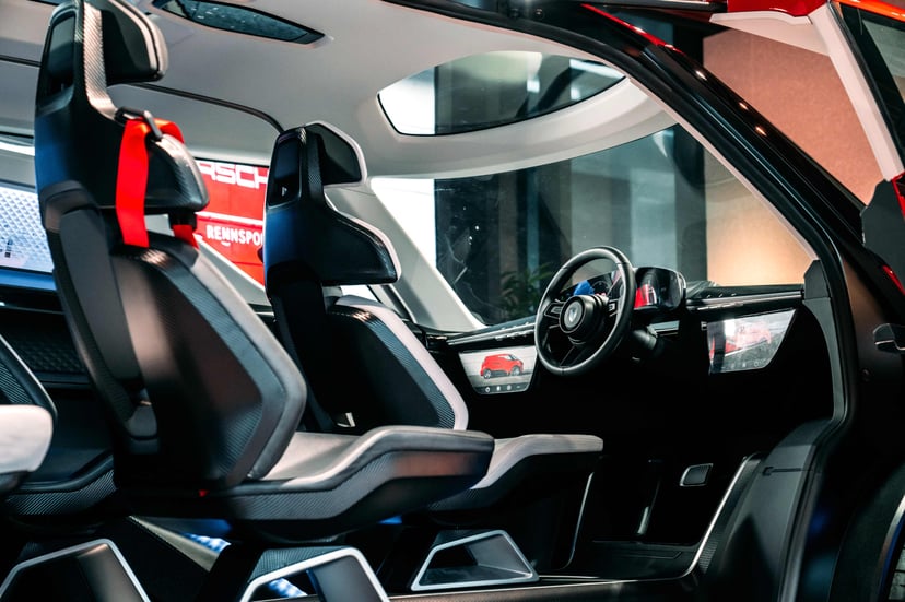 Porsche minibus prototype, Vision Renndienst, appears in Asia for the first time at Porsche Studio Singapore, photo 5
