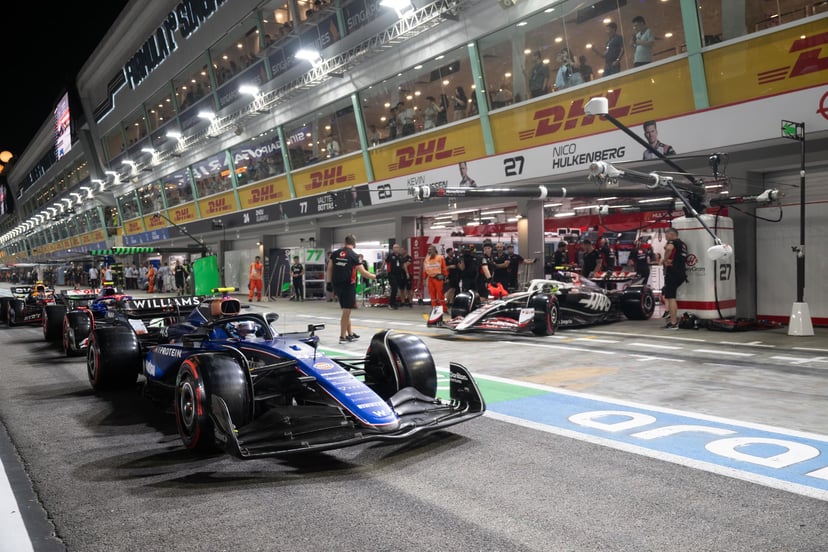 Lando Norris qualifies on pole for the Singapore Grand Prix as Carlos Sainz crashes in Q3, photo 2