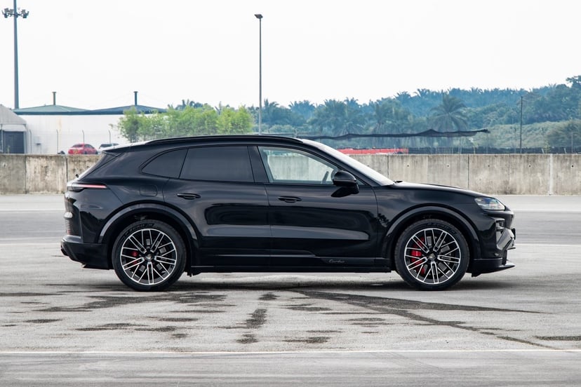 M Preview Porsche Cayanne Electric – A Magic Carpet Ride With 1,132 Hp5