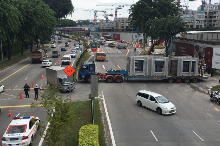 Motorist Upper Serangoon Road Avoid Peak Hour Rush Singapore 2019