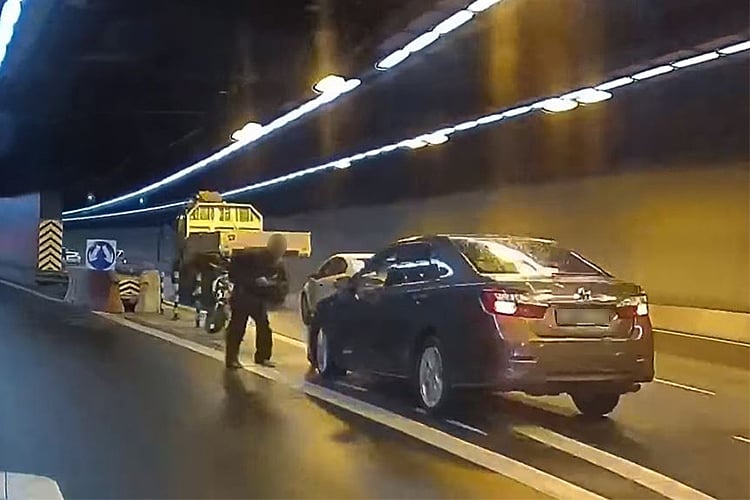 Motorist Inconsiderate Drivers Episode 62