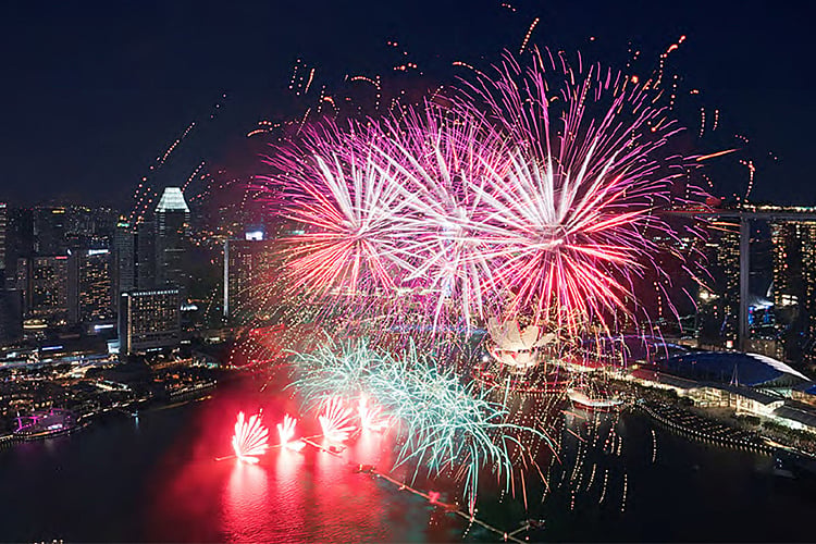 Motorist Spots Watch New Years Fireworks 2020 Restaurant Zafferano