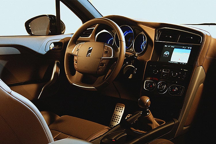 Motorist 7 Dirtiest Places In The Car Interior