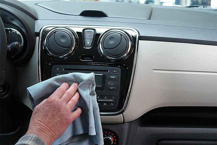 Motorist 7 Dirtiest Places In The Car Clean The Car