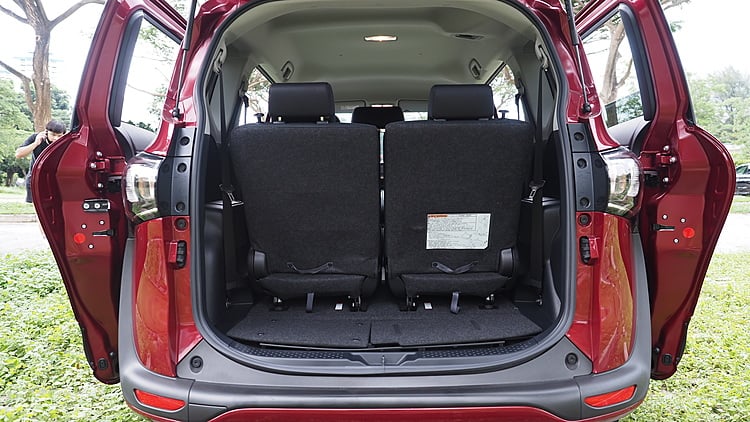 Motorist Mreview Toyota Sienta Hybrid Seven Seat Configuration July 2020