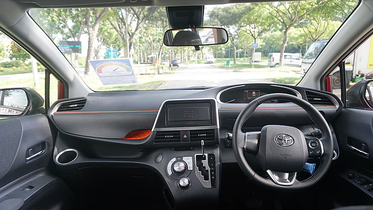 Motorist Mreview Toyota Sienta Hybrid Greenhouse July 2020