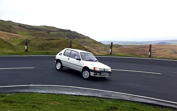 Motorist A Beginners Guide What Is Oversteer Learn About Car Control Oversteer July 2020