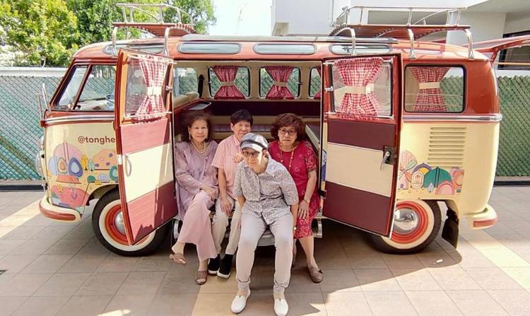 Volkswagen Kombi And Aunts