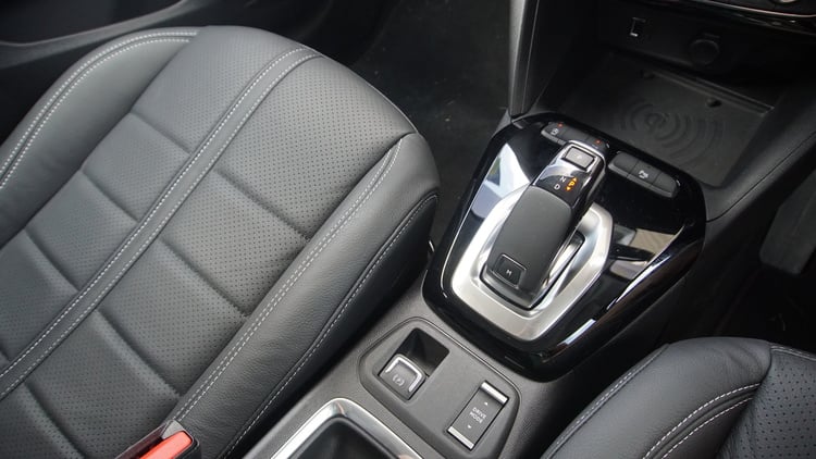 Motorist M Review 2020 Opel Corsa Key To The City Shifter Wireless Charger Dec 2020