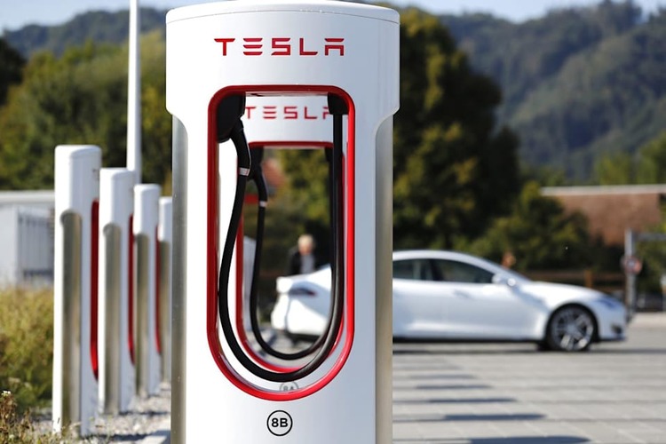Tesla Opens Service Centre In July 2 