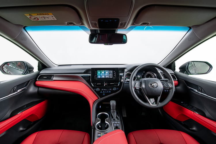 Motorist Borneo Motors Launches The Toyota Camry Hybrid Priced From S132888 Interior July 2021