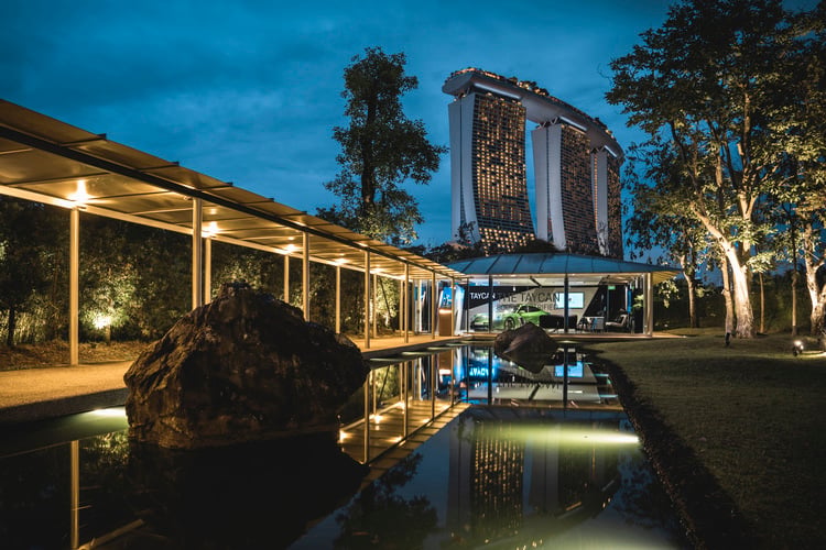 Electrifying Singapore S Gardens By The Bay With Dale Chihuly Glass In Bloom With The Porsche Taycan2