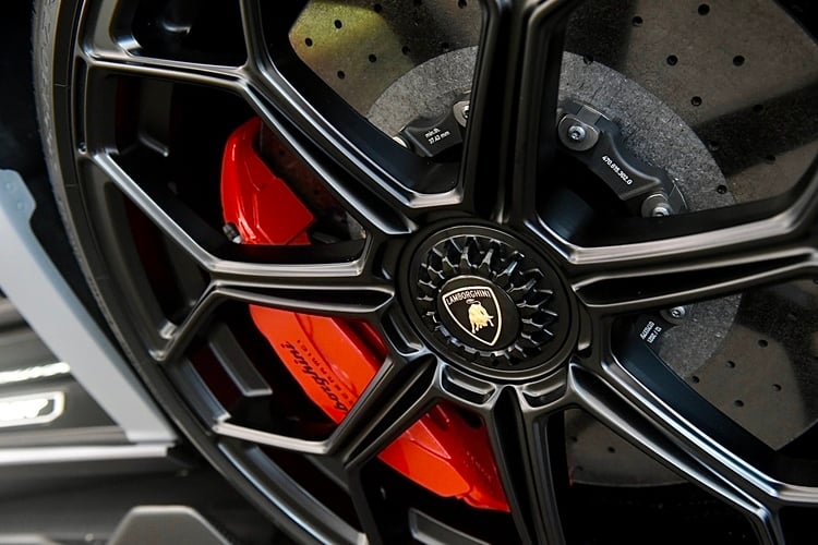 Lamborghini Singapore Unveils Its Last Aventador The Lp780 4 Ultimae9
