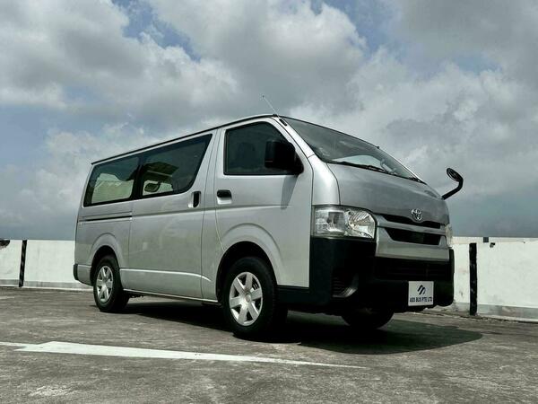 TOYOTA HIACE 2.0 DX AUTO