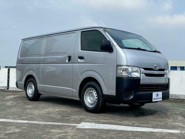TOYOTA HIACE 2.0 DX AUTO