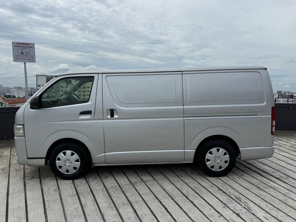 TOYOTA HIACE VAN TURBO 5DR MT