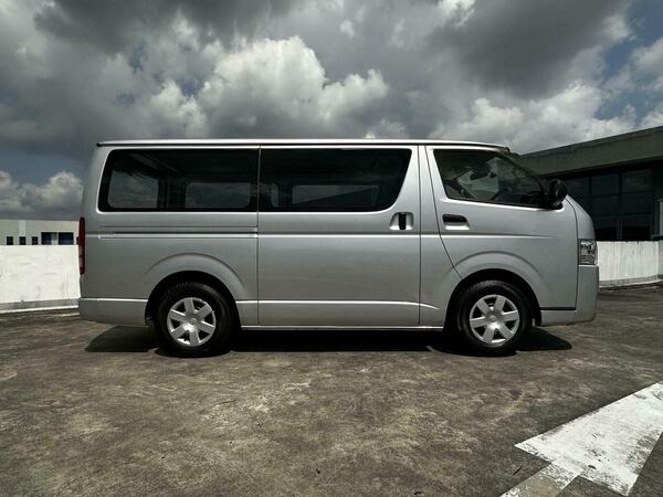TOYOTA HIACE 2.8 DX DIESEL TURBO AT 2WD