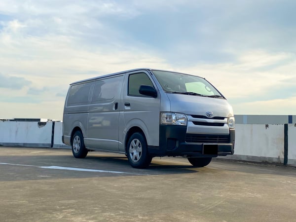 TOYOTA  HIACE VAN TURBO 5 DR MANUAL