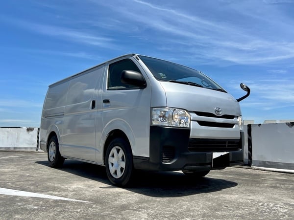TOYOTA HIACE 2.0 DX AUTO