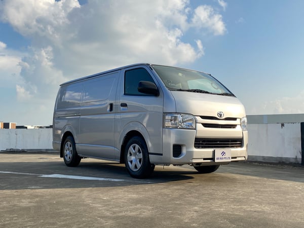 TOYOTA HIACE VAN TURBO 5DR MT