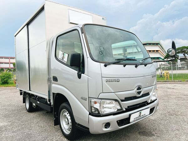 HINO DUTRO 10FT AUTO