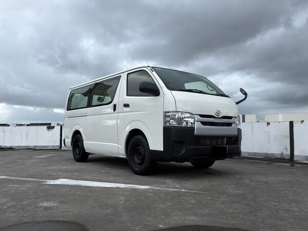 TOYOTA HIACE DX 2.8 AUTO