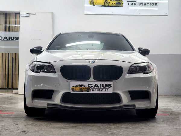 BMW M5 D/AB SR ABS HID DSC NAV HUD RR/ENT