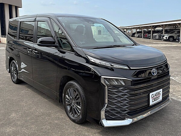 TOYOTA VOXY HYBRID 1.8SG CVT
