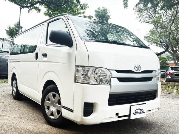 TOYOTA HIACE DX 2.8 AUTO