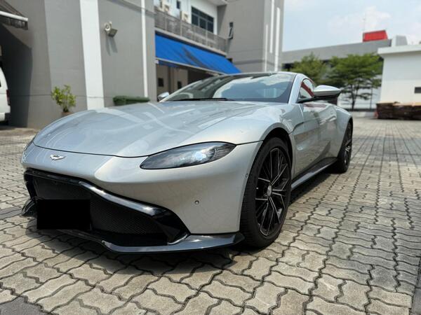 ASTON MARTIN VANTAGE