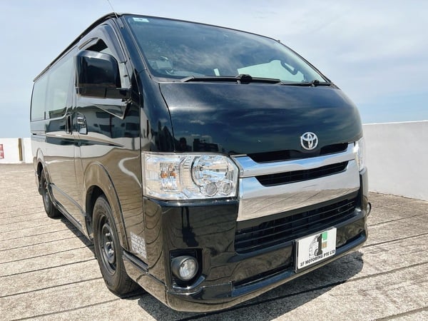 TOYOTA HIACE DX 2.8 AUTO