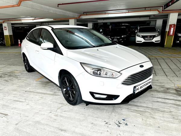 FORD FOCUS 4DR TITANIUM 1.0 GTDI S/S