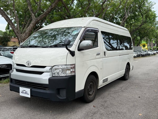 TOYOTA HIACE COMMUTER GL 3.0 A