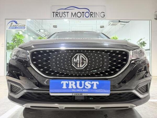 MG ZS EV AT DELUXE