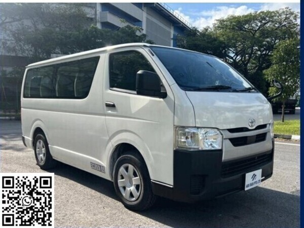 TOYOTA HIACE DX 2.8 AUTO