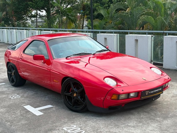 PORSCHE 928